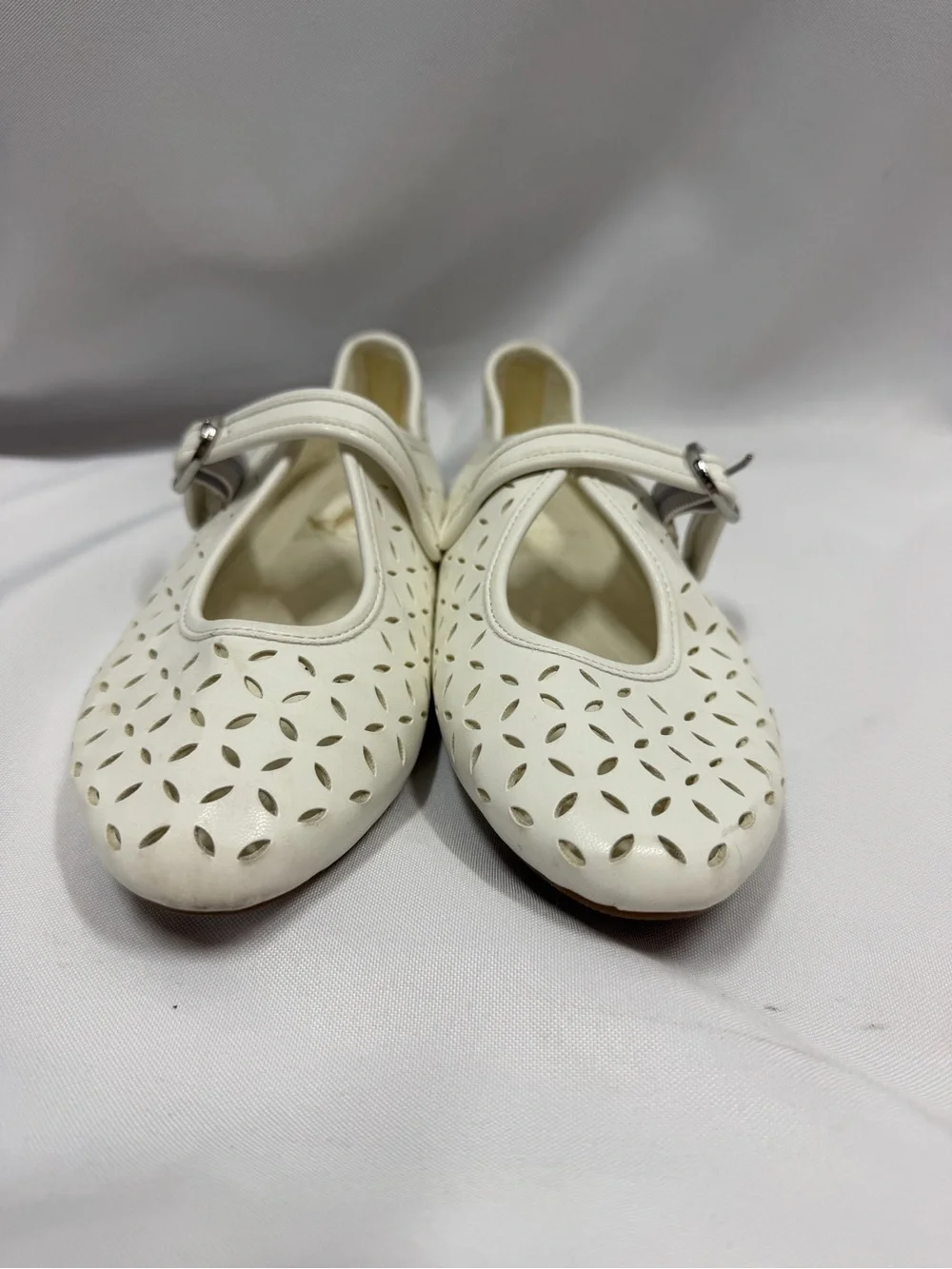 GAP | Mary Jane Flats White Shoes Perforated Lace Design Strap Big Girls Size 5